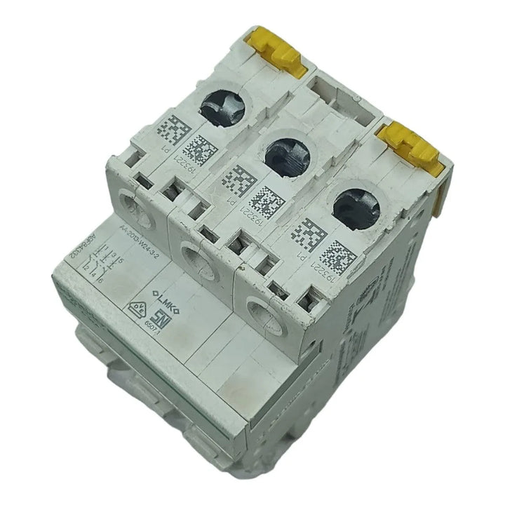 Disjuntor Tripolar 3P Schneider IC60H C 32A 400V 50/60HZ 6KV - Cabo Eletro