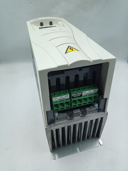 Inversor de Frequência ABB ACS550-01-03a-4 3,3A 380/480V - Cabo Eletro