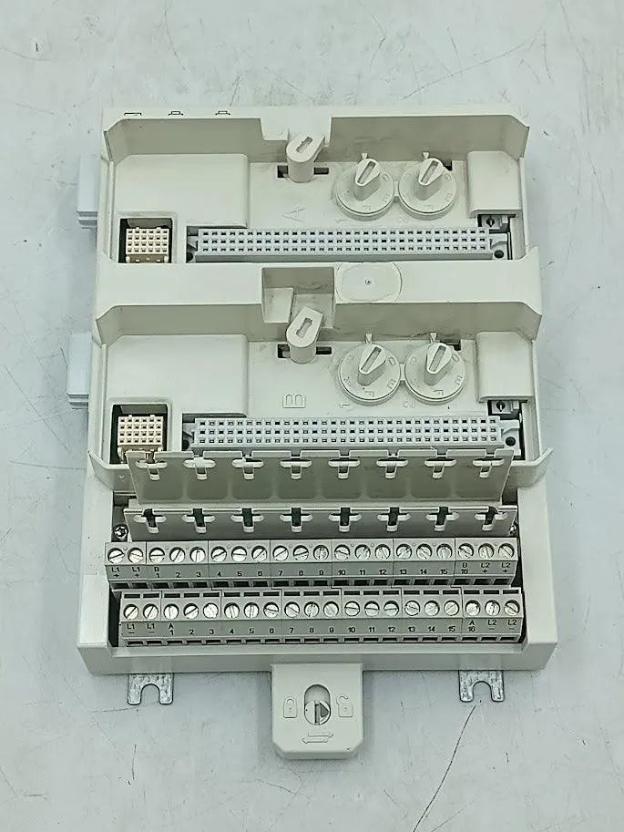 Módulo de Terminação Abb 3BSE021447R1 TU845 A - Cabo Eletro